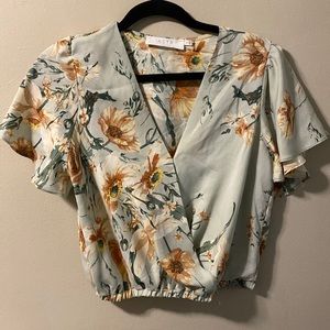ASTR never worn floral cropped blouse